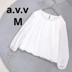 アーヴェヴェ ▶ プルオーバーブラウス M 白 パールビジュー ブラウジング
