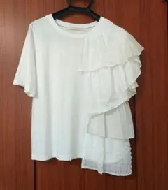 Jena espace merveilleux フリル付きホワイトTシャツ