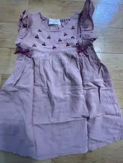 チェリー刺繍ノースリーブワンピース