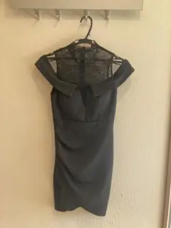 ブラックオフショルダータイトドレス