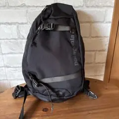 patagonia Atom 8L ブラック スリングバッグ
