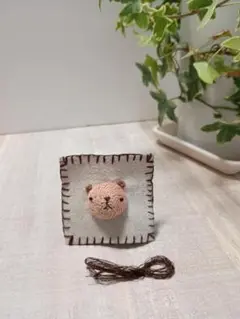 立体刺しゅうのワッペン（ベージュクマ・茶フチ）