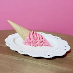 床に落ちたソフトクリーム*ストロベリー 食品サンプル フェイクフード