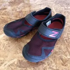 New Balance キッズサンダル アクアシューズ　赤黒　19cm