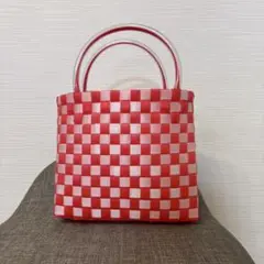 赤と白のチェック柄かごバッグ