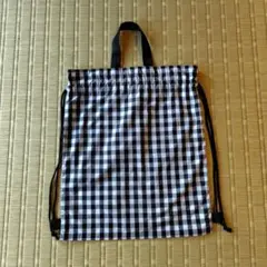 ナップザック 黒と白のチェック柄