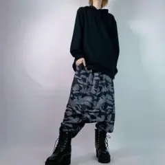 NieR ロゴパッチ付き迷彩SARROUEL PANTS