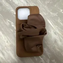 brouun 少し赤みがかかったブラウンのiPhone15 Proケース