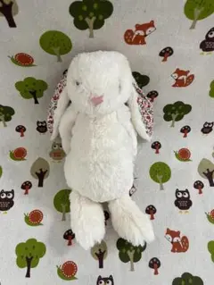 ウサギ型ぬいぐるみ