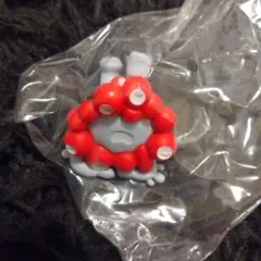 ミャクミャク 海洋堂　カプセルフィギュア 寝転びレッドver.