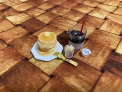 ミニチュアスイーツ パンケーキとアイスコーヒー