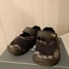 New Balance ベビーサンダル ブラック