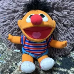 セサミストリート　アーニー　笑って振動　ぬいぐるみ