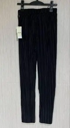 新品未使用 ecrum ブラック プリーツパンツ
