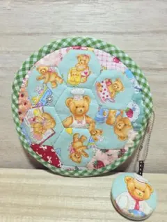 パッチワーク丸型ポーチ　リリックベア　ヘキサゴンパッチワークポーチ　ハンドメイド
