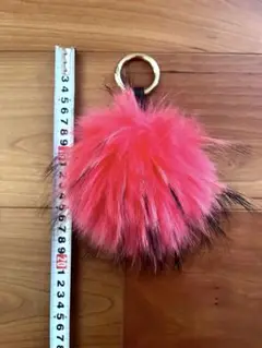 ファー　チャーム　モフモフ　赤　キーホルダー　黒　キーリング　大人女子　推し活