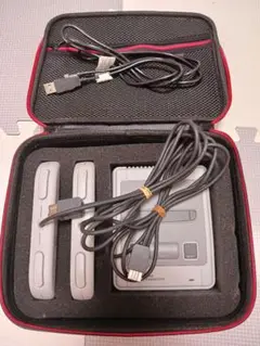 スーパーファミコンミニ本体+コントローラー2個+USBケーブル+専用ケース