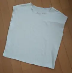 ホワイト ノースリーブ トップス