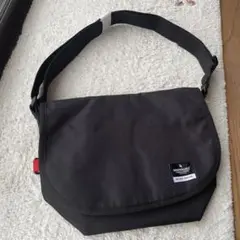 ブラックナイロンショルダーバッグ