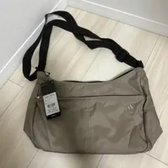 adidas カーキ　ショルダーバッグ 未使用　タグ付き　アディダス