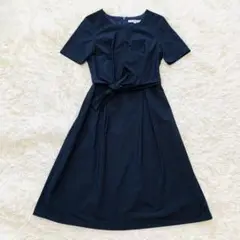 アンタイトル　ノーカラー半袖ワンピース　ウエストリボン　ネイビー　Sサイズ