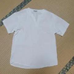 ホワイトボタン付きヘンリーネックシャツ