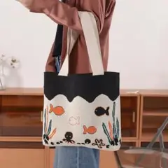 お魚柄のトートバッグ　可愛い　お洒落　個性的　カジュアル　新品　未使用
