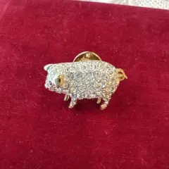 ピッグのピンブローチ 瞳はルビー色 お値下げ