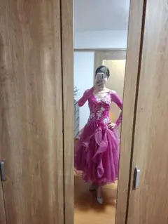 ピンクの社交ダンスドレス