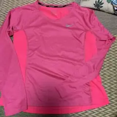NIKEロングTシャツ　ピンクＬ