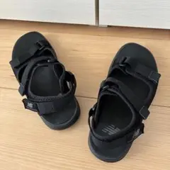 【すぐ発送】New Balance ブラックキッズスポーツサンダルストラップ20