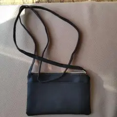 黒 スマホショルダーバッグ 約17cm x 10cm