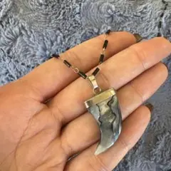 サメの歯　ペンダントネックレス
