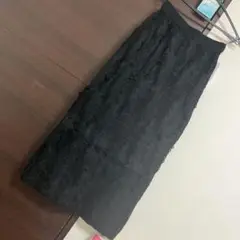 新品タグ付き　春ニットスカートスリット入り