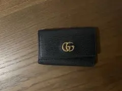 Gucci ブラックレザー キーケース GGロゴ