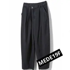 MEDE19F カーヴィーシルエットのブラックデニムパンツ MP
