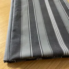 ブラックグリーン系　ストライプ生地