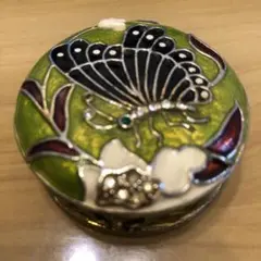 蝶のエナメル小物入れ