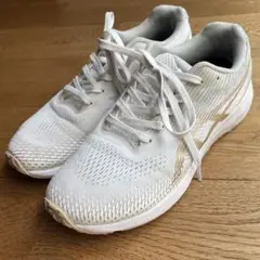 【値下げしました】アシックスジュニアLAZERBEAM 23.5cm 白