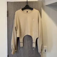 ベージュ クロップドトレーナー サスペンダー付き