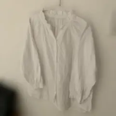 美品　しまむら　白　フリル付き長袖シャツ　ブラ