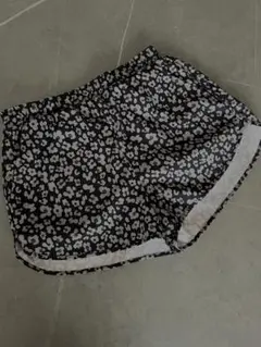 レディースフィットネス（L）黒とグレー花柄ショートパンツ