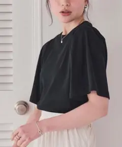 クルーネックタックスリーブトップス