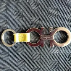Ferragamo ロゴ入りキーリング