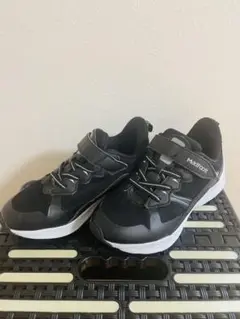 MadFoot ブラック スニーカー　19.8cm