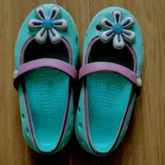 Crocs 水色 ベビーサンダル 花装飾