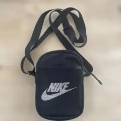Nike ブラック ミニショルダーバッグ