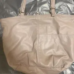 薄いピンクのトートバッグ