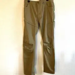 FieldCore 超撥水ストレッチスラックス 細身シルエット