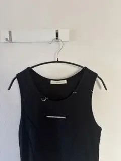 Jent Louis Neck Piercing Tank Top
